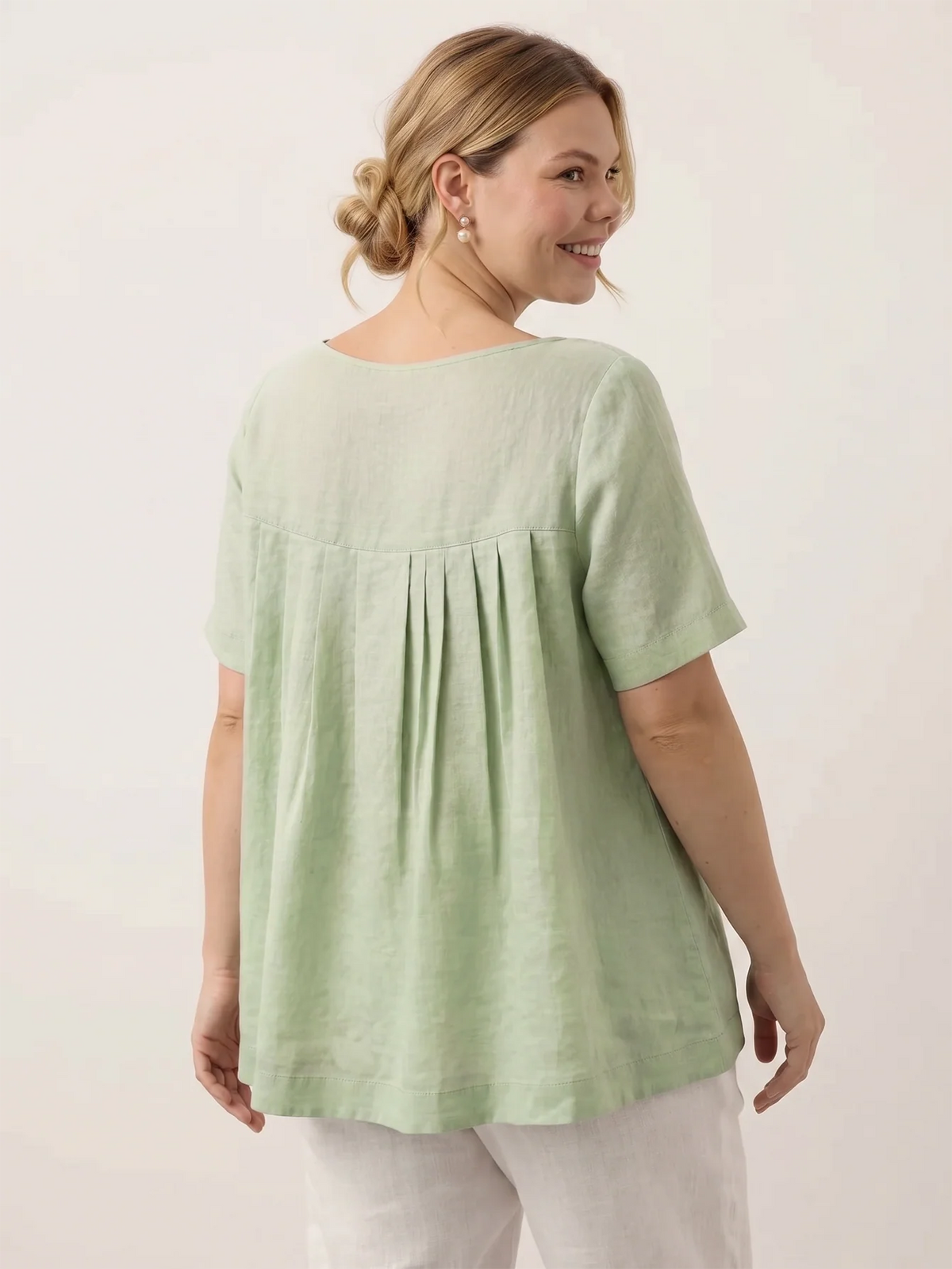 Larui Plus Size Women's Vacation Linen A-Line Top With Cutout Design
