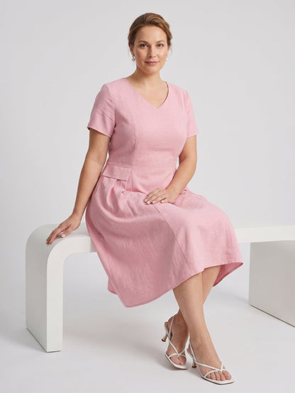 Larui Plus Size Elegant Pleated Dress