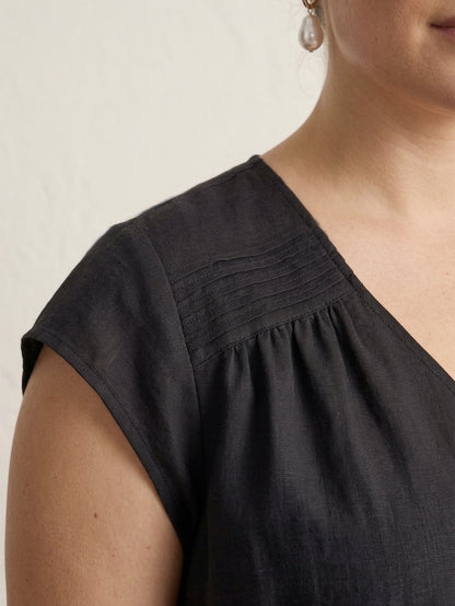 Larui Plus Size Women's Elegant Pleated Shirt