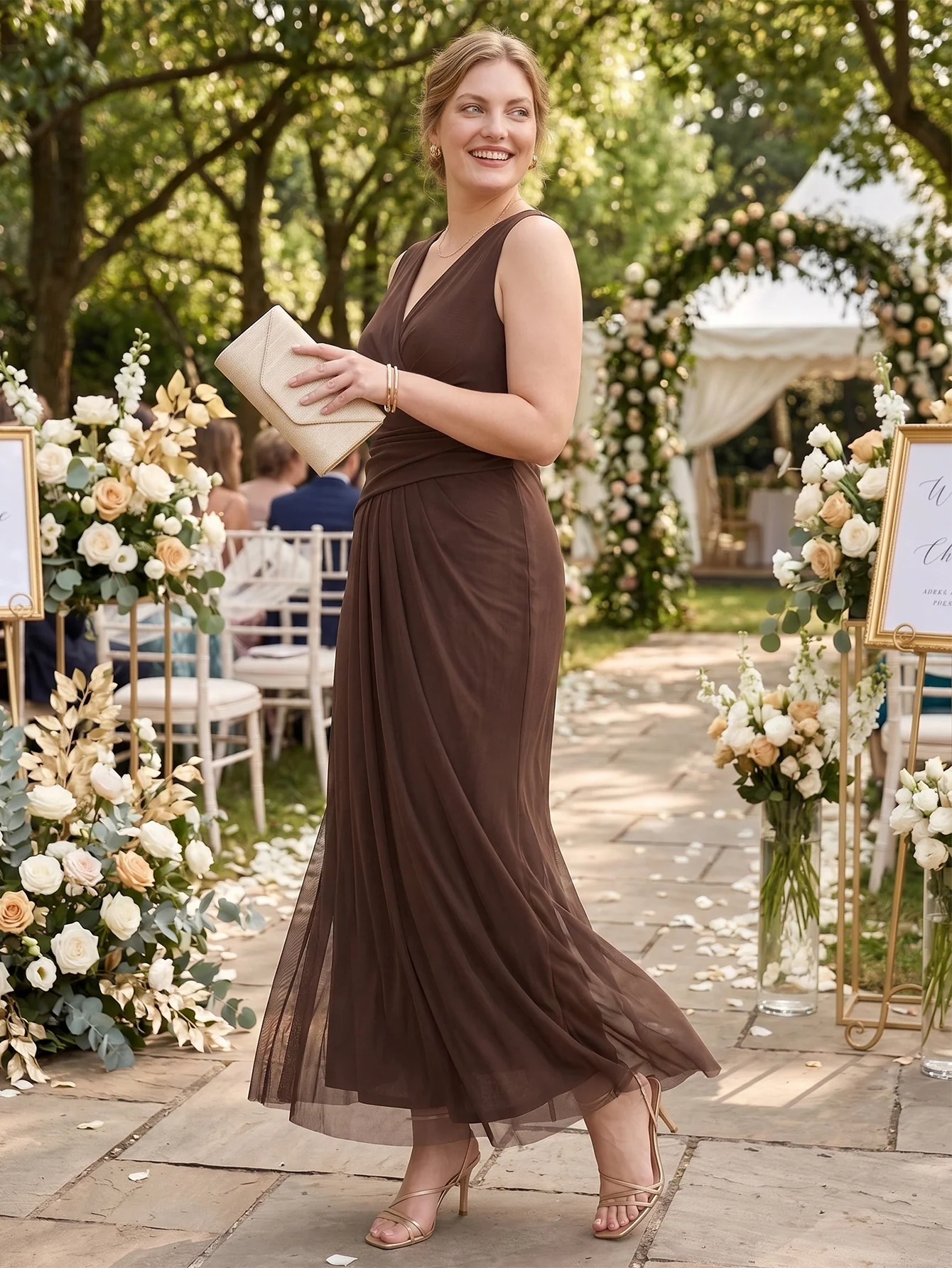 Larui Plus Size Evening Dress with Mesh Stretch Fit and Pleats
