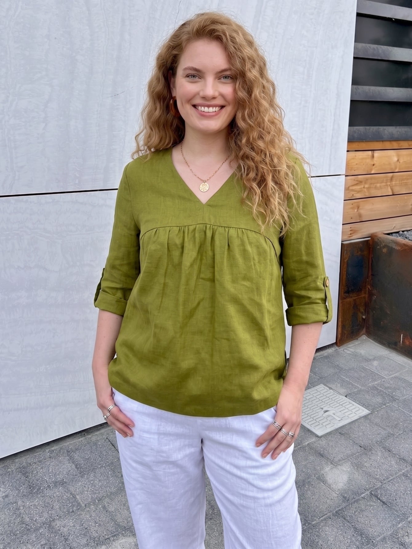 Larui Plus Size Women's Linen  V-Neck Pleated Blouse
