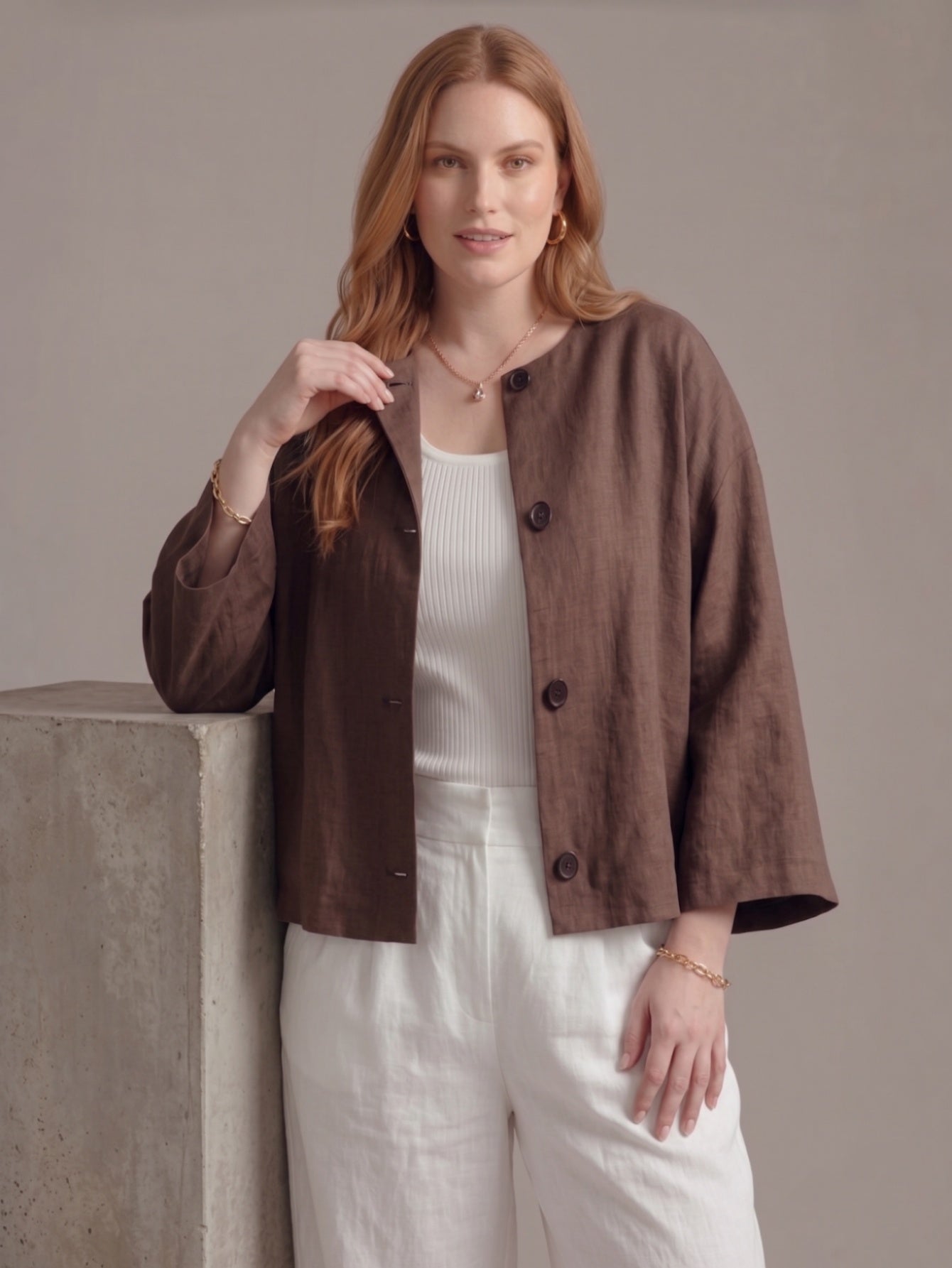 Larui Plus Size Women's Minimalist Linen Cropped Jacket