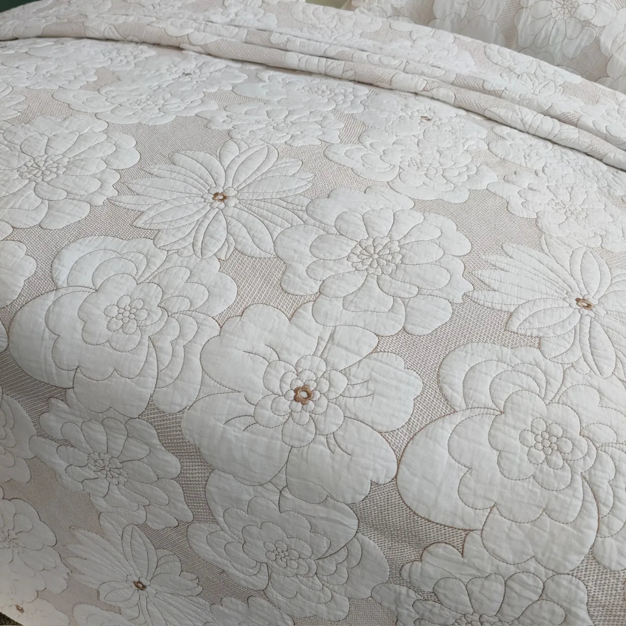 Rustic Blossoms Heritage Quilt Set